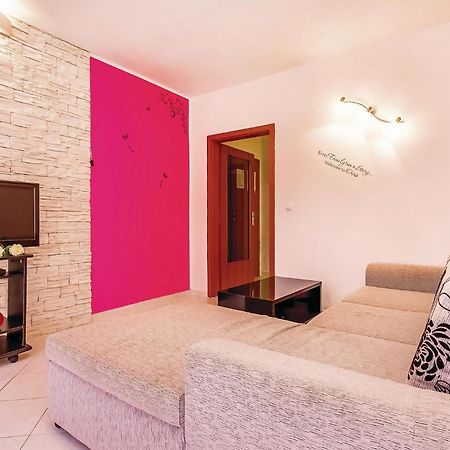 Awesome Apartment In Dobrinj With Wifi Екстериор снимка