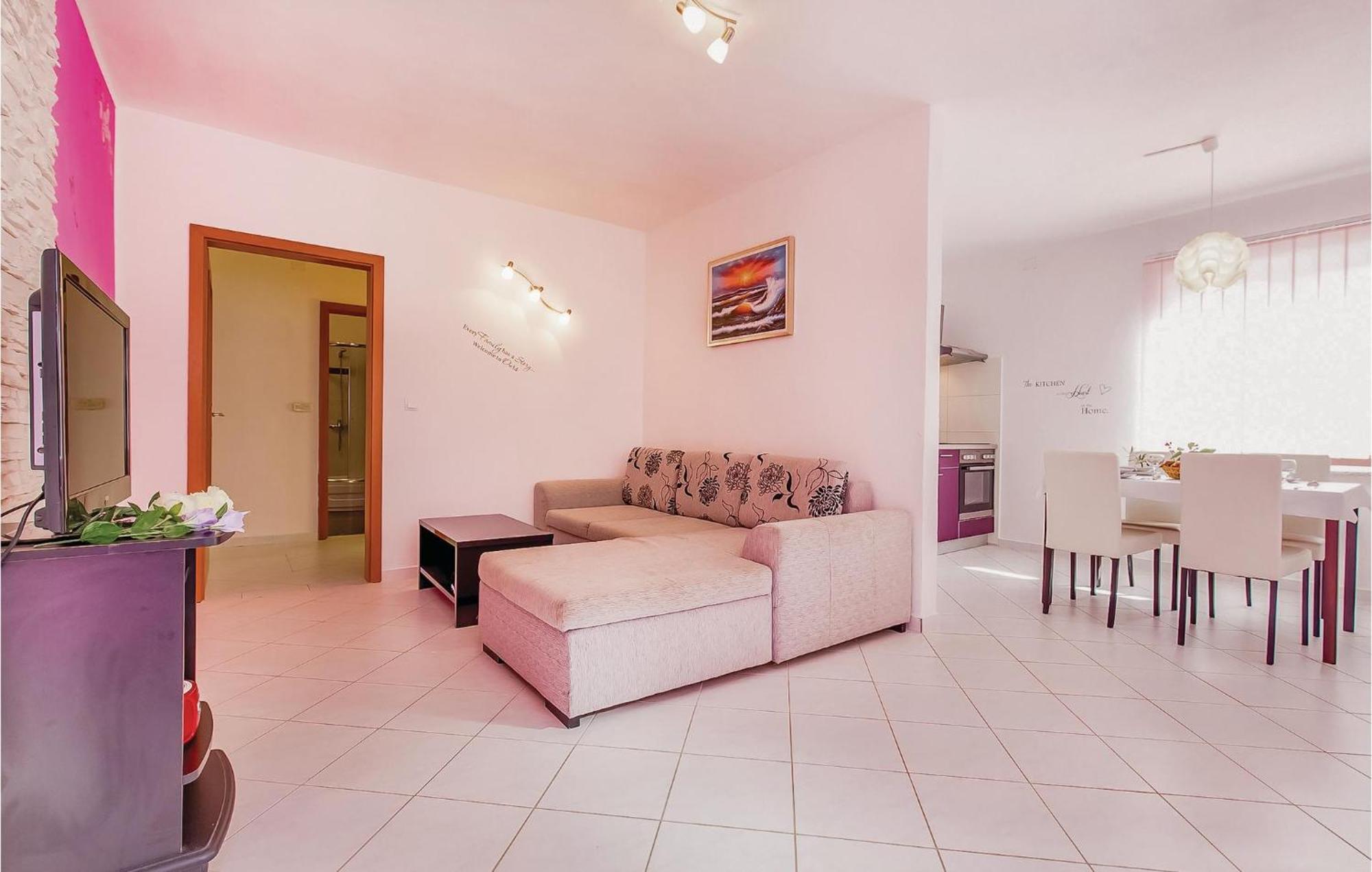 Awesome Apartment In Dobrinj With Wifi Екстериор снимка