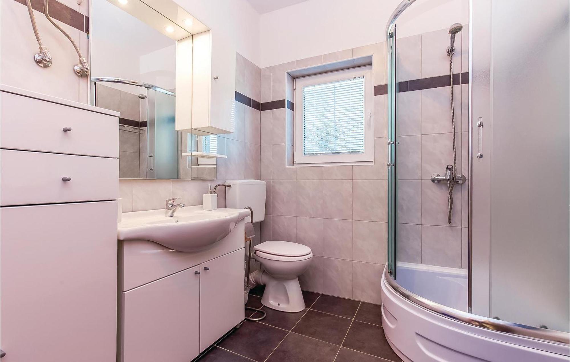 Awesome Apartment In Dobrinj With Wifi Екстериор снимка