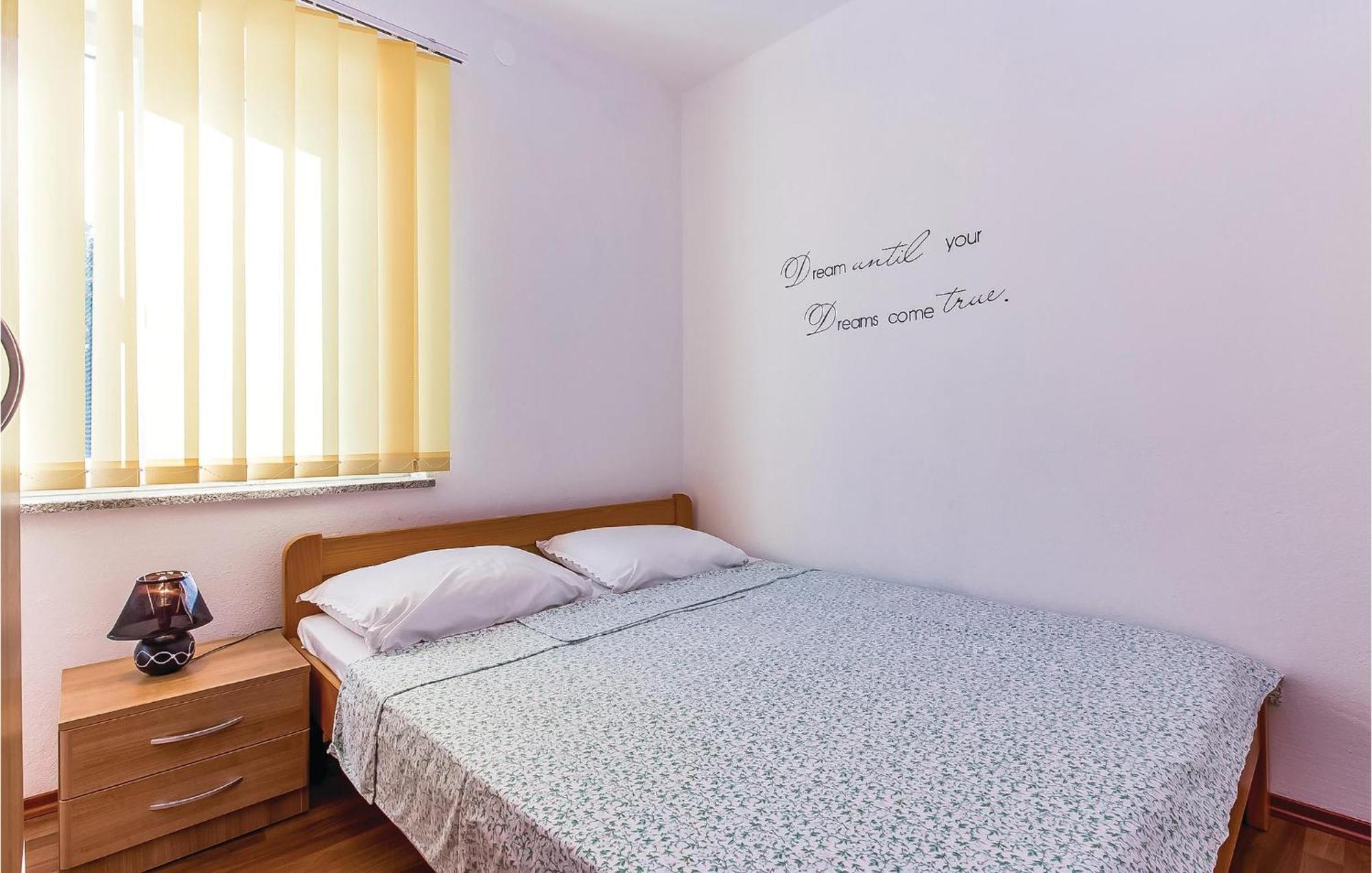 Awesome Apartment In Dobrinj With Wifi Екстериор снимка