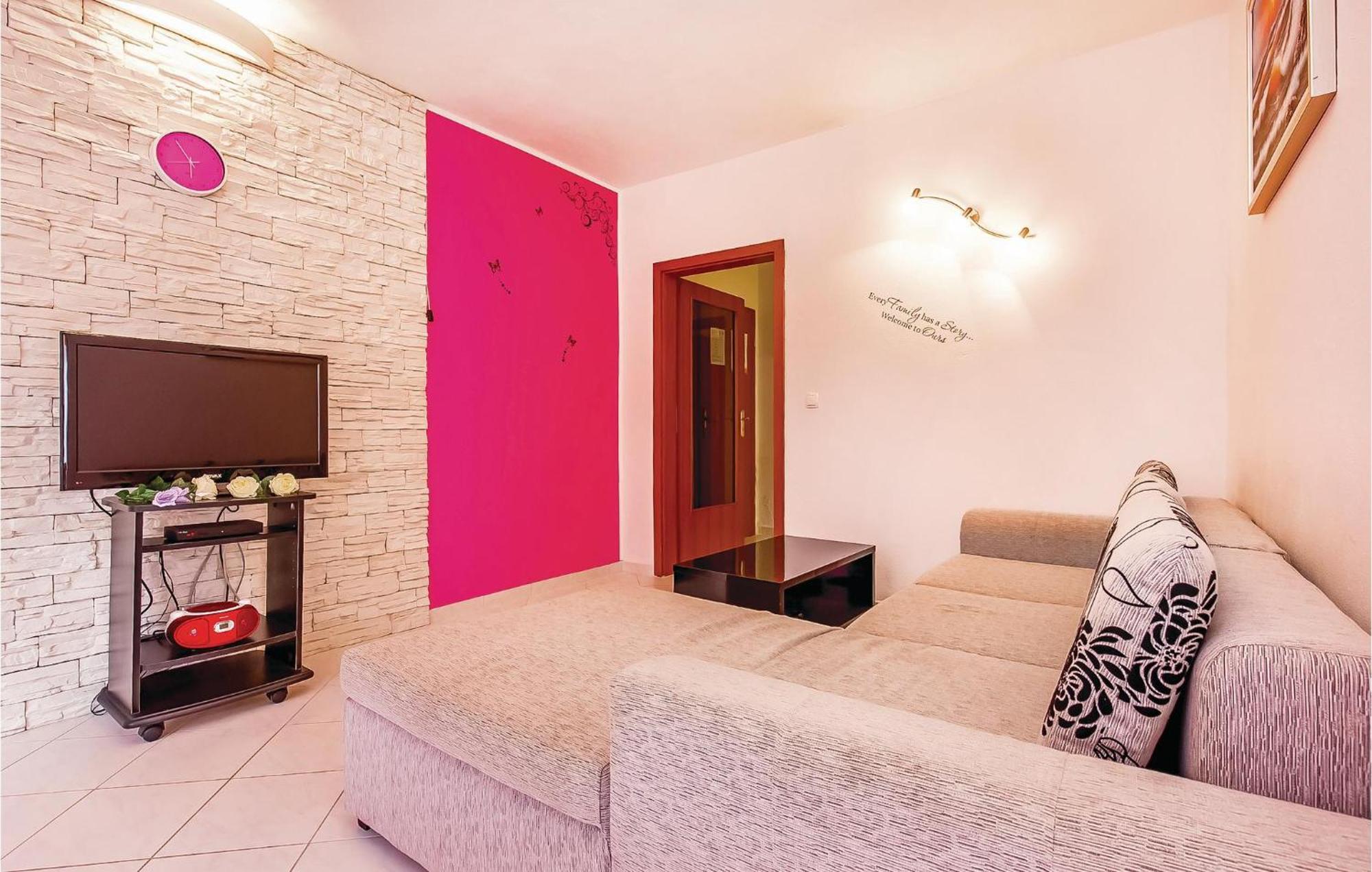 Awesome Apartment In Dobrinj With Wifi Екстериор снимка