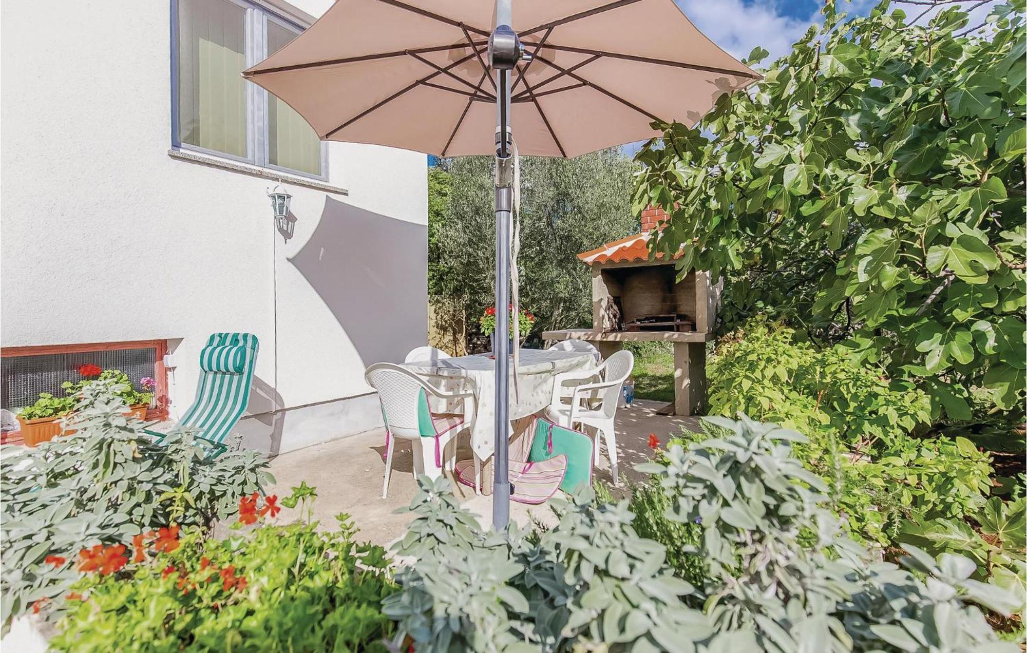 Awesome Apartment In Dobrinj With Wifi Екстериор снимка